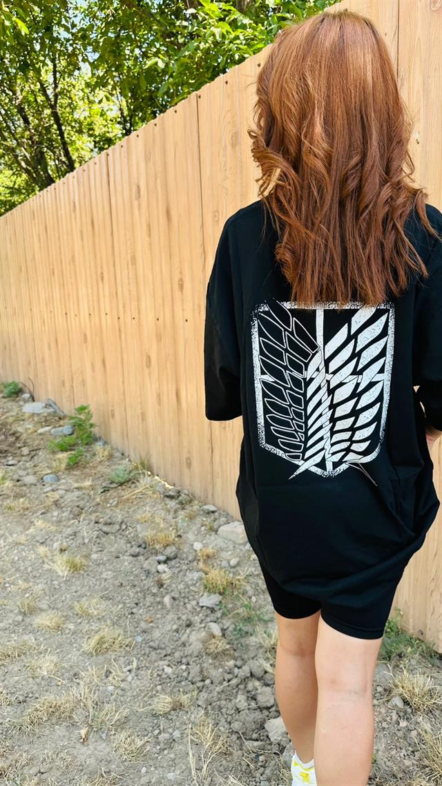 Аниме футболка Атака Титанов — oversize, чёрная — главное фото